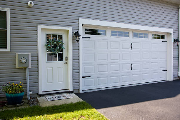 24/7 Emergency Garage Door Panel Replacement experts in Southern Shores, NC